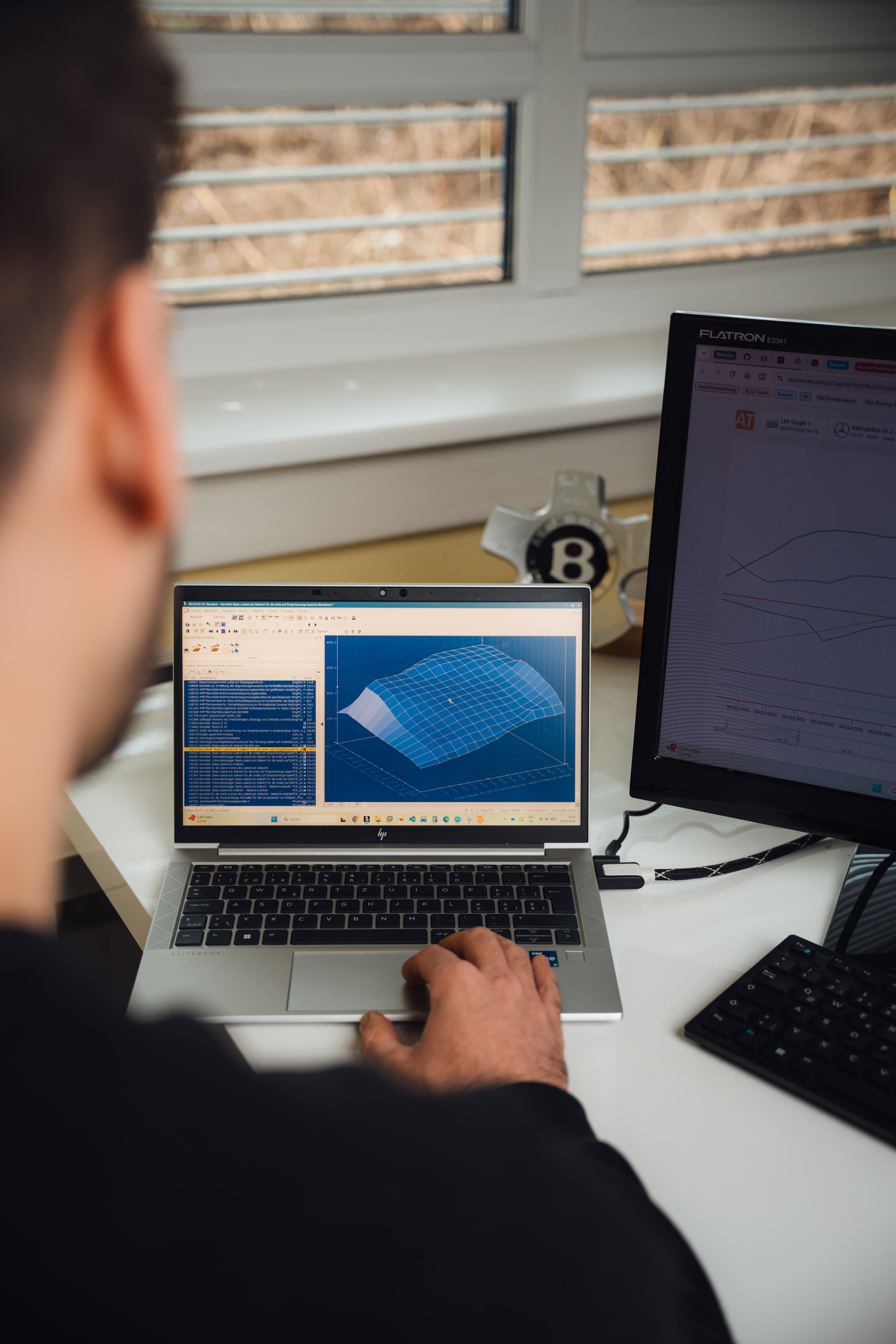 Ingenieur während der Software-Entwicklung
